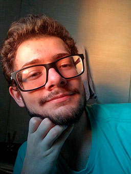 Lucas Gonçalves, 23 anos, recém-formado em Química e doutorando na mesma área