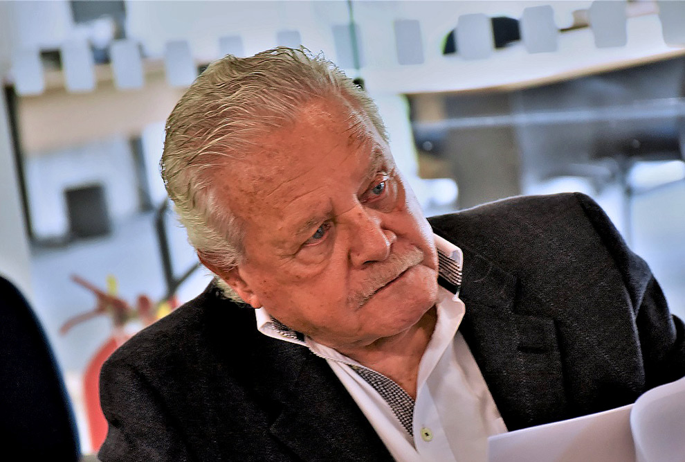 Professor Erney de Camargo