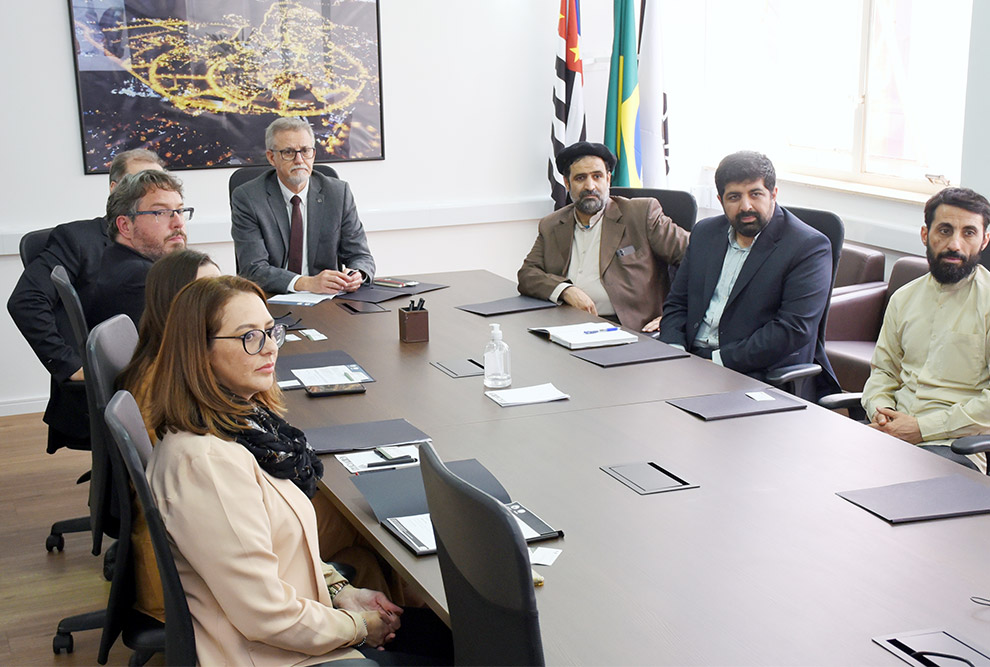 Saeid Jazari e Mansour Hakim Elahi foram recebidos pelo reitor, Antonio Meirelles, e por integrantes da Diretoria Executiva de Relações Internacionais