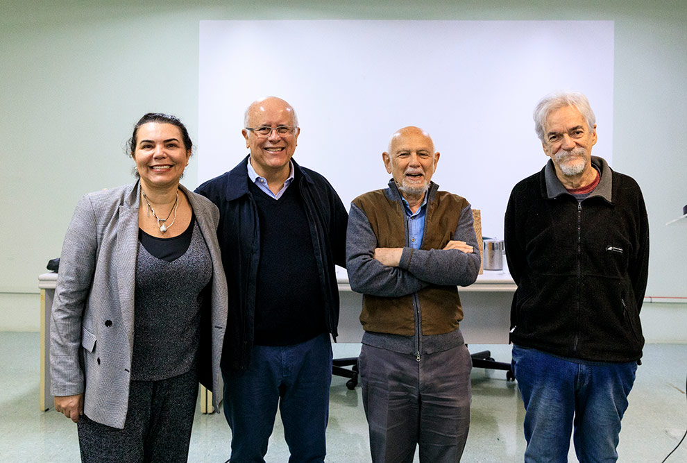 Da esquerda para a direita, Isabela Tardin, Christiano Lyra, David Konstan e José Mario Martínez