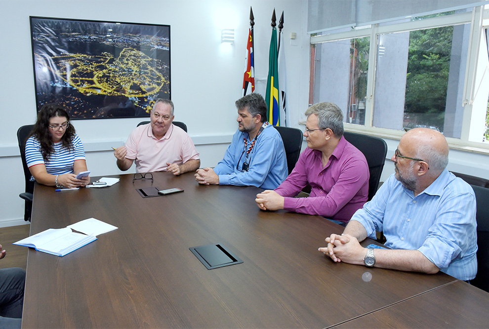 Representantes da Prefeitura Universitária e da Reitoria da Unicamp anunciam o sistema de pagamento de refeições com pix