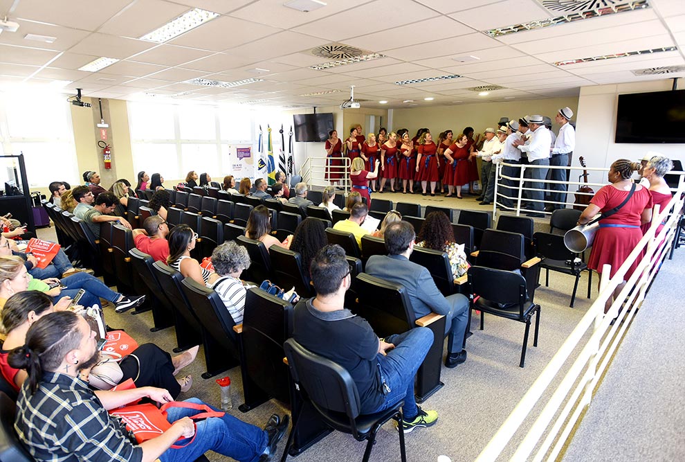 O Coral Zíper na Boca fizeram apresentação durante a programação