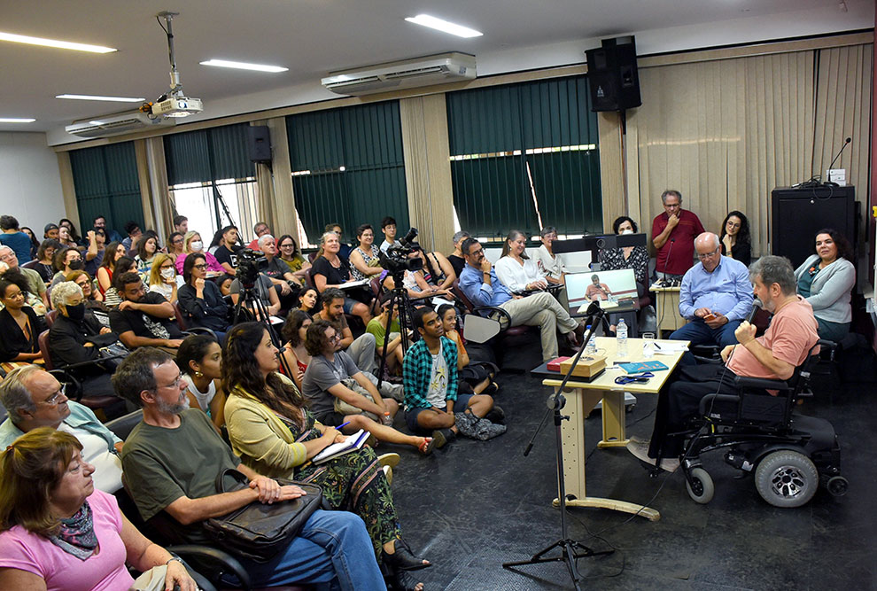 Durante duas horas o público acompanhou atentamente a apresentação de Marcelo Rubens Paiva, intitulada “A missão de um escritor”