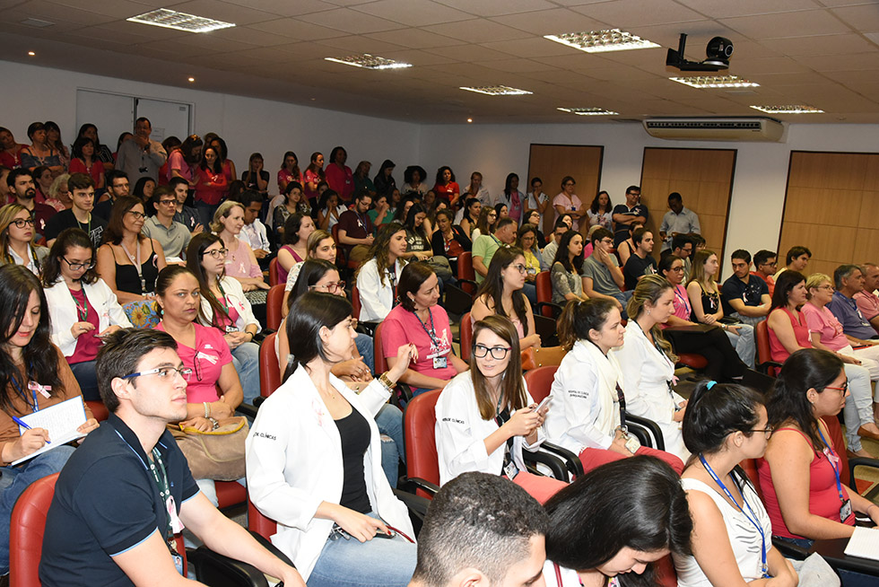 Público na abertura da campanha Outubro Rosa no Hospital da Mulher - Caism