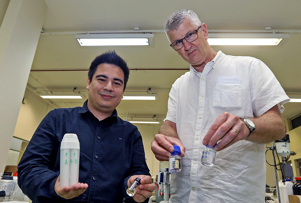 O pesquisador Rafael Ishikawa e o professor Edvaldo Sabadini demonstraram a formação de micelas gigantes de cetilpiridínio e timol