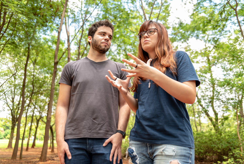 estudantes dão entrevista