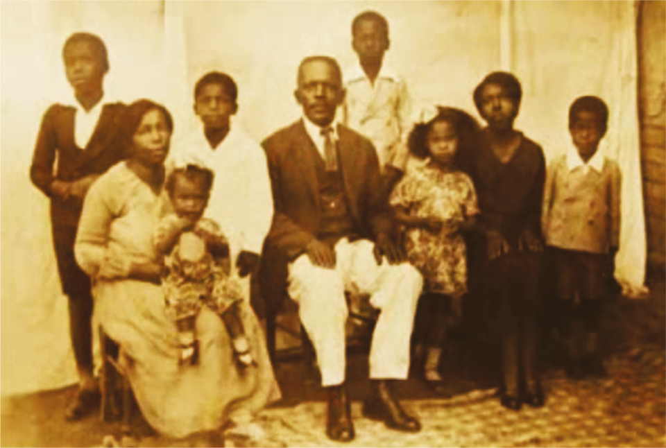 Mirabeau Joaquim Ludovico e sua família nos anos 1930;