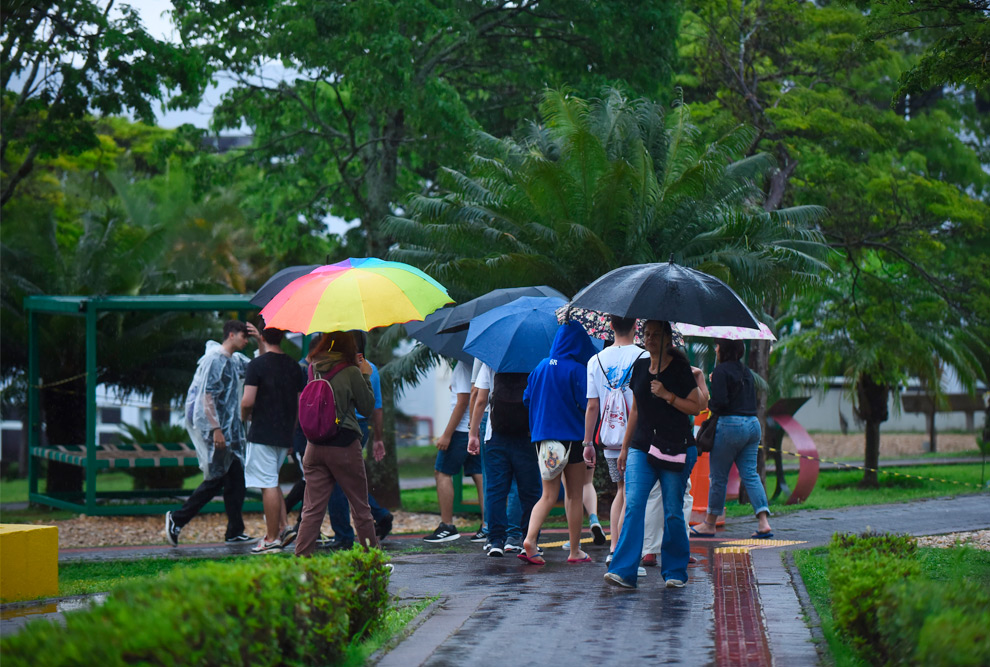 Em função da forte chuva em Campinas, a Comvest deixou o início da prova na Unip Swift para as 13h15