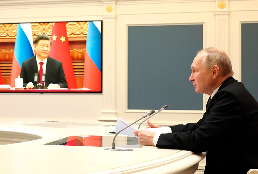 Vladimir Putin em reunião por videoconferência com o presidente da China, Xi Jinping (Foto Kremlim)