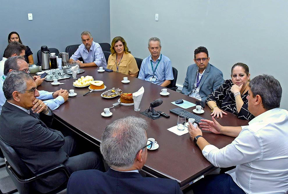 O governador Tarcísio de Freitas foi recebido na superintendência do HC para discutir o custeio do hospital