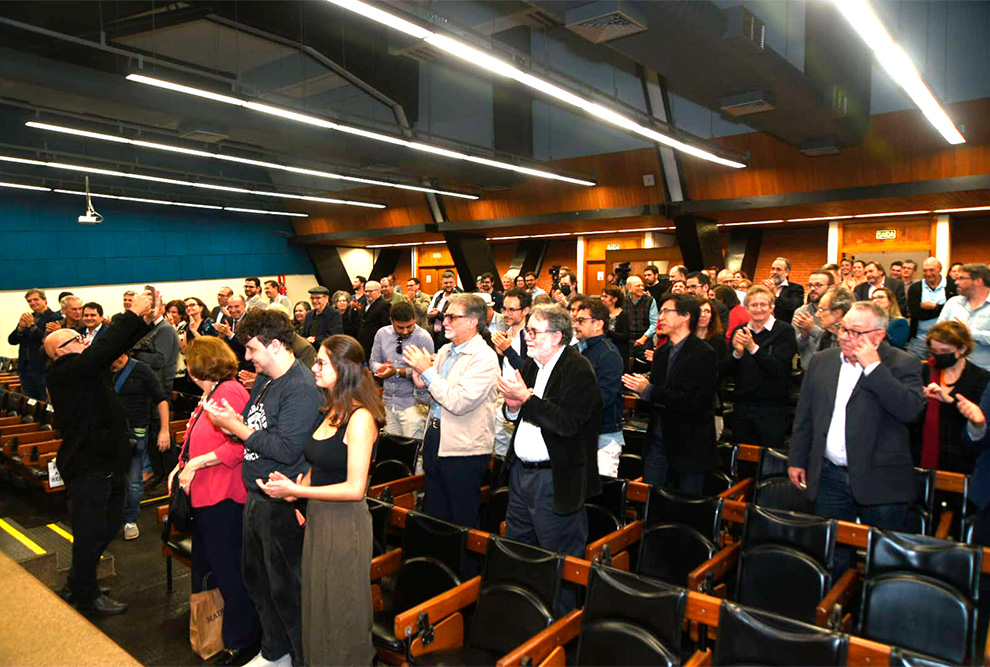 Público lotou o Auditório III do Centro de Convenções e, por diversas vezes, aplaudiu o homenageado em pé