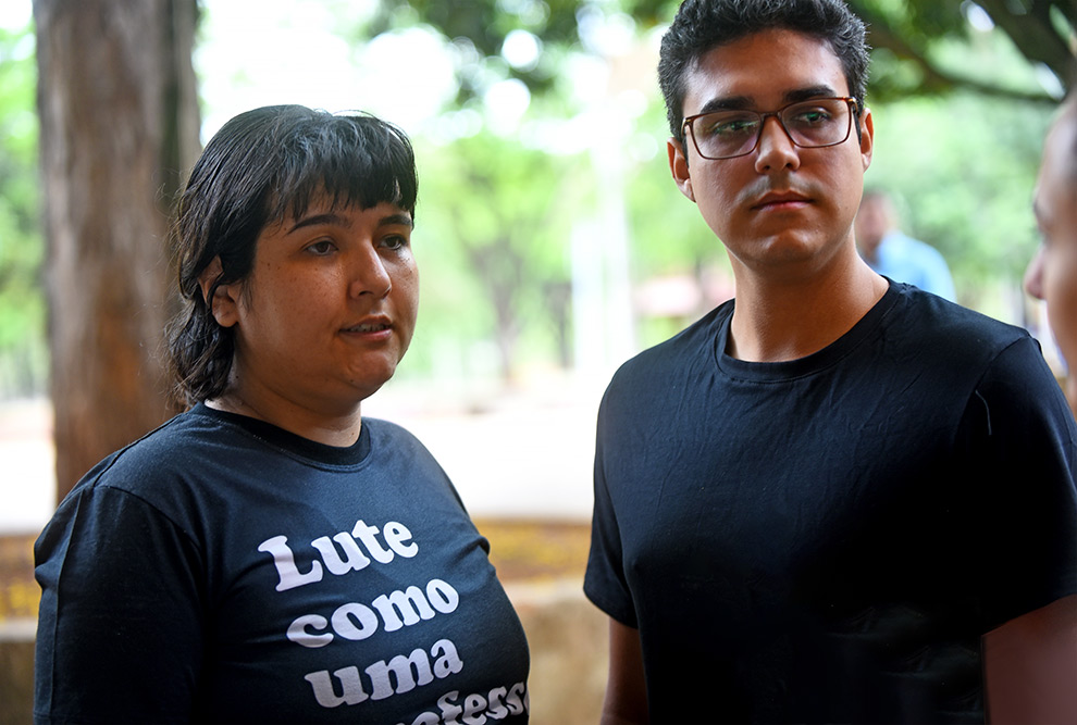 Patrícia Kanaguchi e Matheus Albino, membros da Associação de Pós-Graduandos da Unicamp