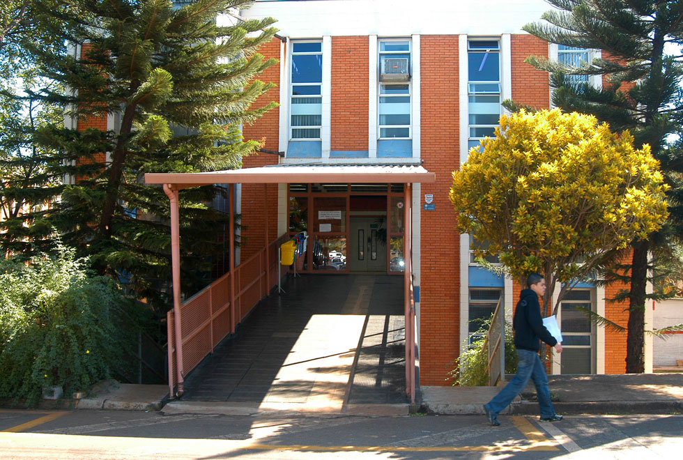 foto mostra a entrada do cecom da Unicamp