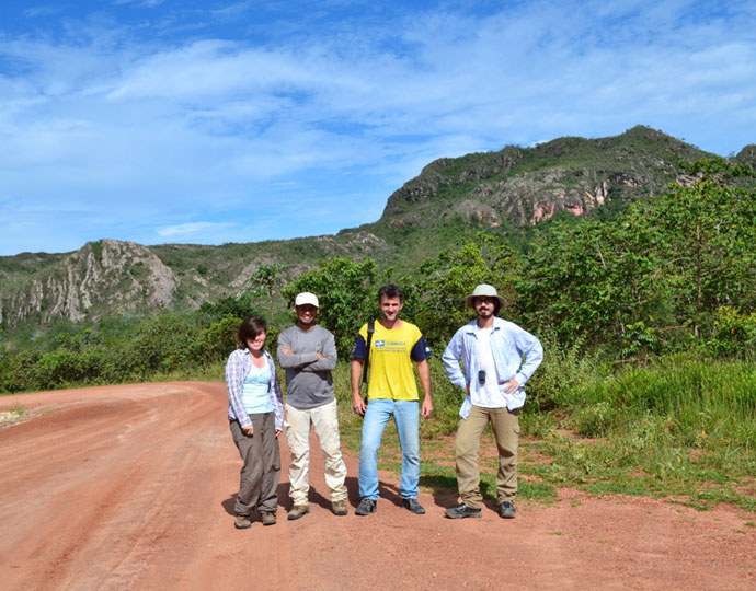 Grupo que foi a Araguainha em 2017: Marcelle, Marcos Vasconcelos (professor da UFBA), professor Emilson e Johann