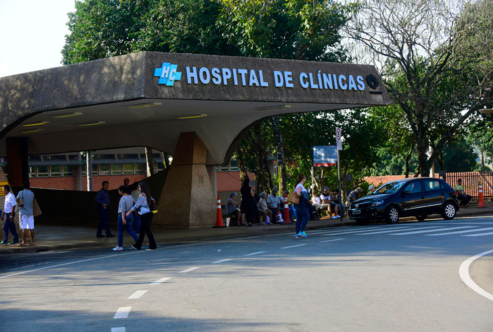audiodescrição: fotografia colorida do hospital de clínicas da unicamp