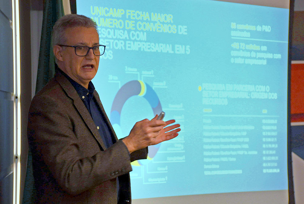 Reitor Antonio José de Almeida Meirelles fez propostas para editais de financiamento durante encontro com diretor científico da Fapesp