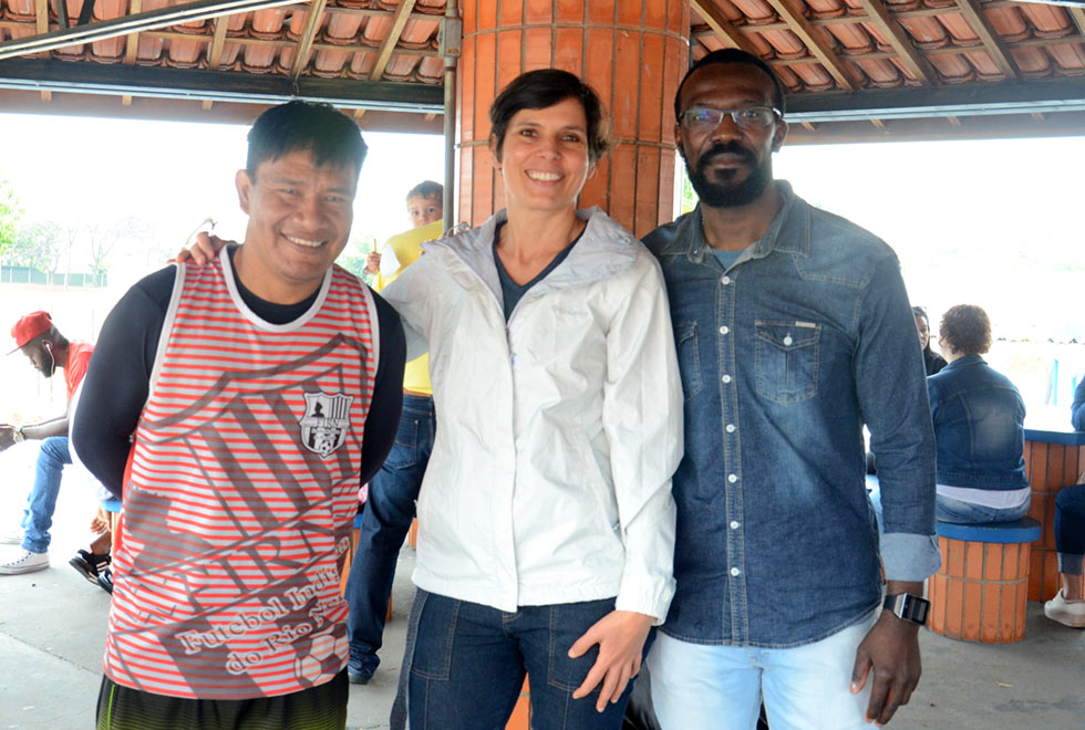 jogador indigena, professora e presidente do clube haitiano