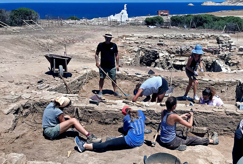 No segundo semestre haverá uma exposição de fotografias do sítio arqueológico de Despotiko, com imagens dos artefatos encontrados na pequena ilha e do trabalho de campo dos pesquisadores brasileiros