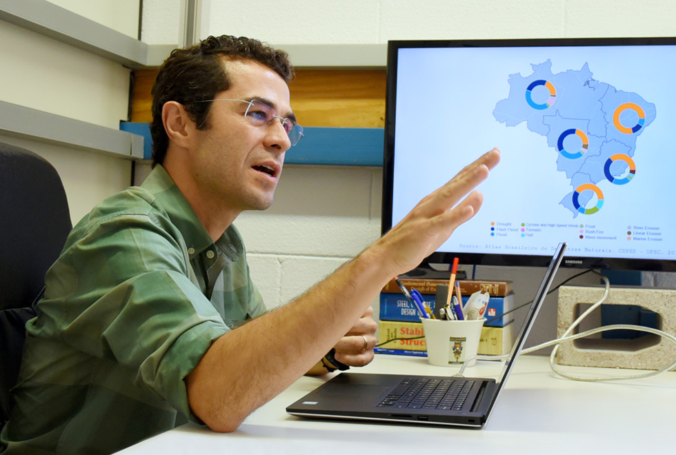 Vieira Jr., docente da Faculdade de Engenharia Civil, Arquitetura e Urbanismo (FEC)