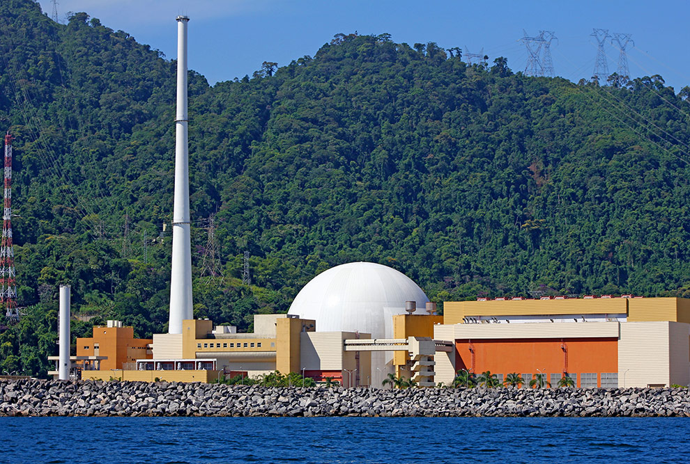 foto mostra a usina nuclear de angra 2