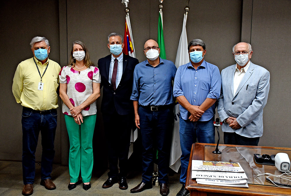 Encontro aconteceu no Gabinete do Prefeito Dario Saadi e reuniu, além do reitor Antonio Meirelles, o vice-prefeito, Wanderley de Almeida, do Secretário de Saúde, Lair Zambon, da coordenadora-geral da Universidade, professora Maria Luiza Moretti, e do Diretor Executivo da Área da Saúde, Oswaldo Grassiotto