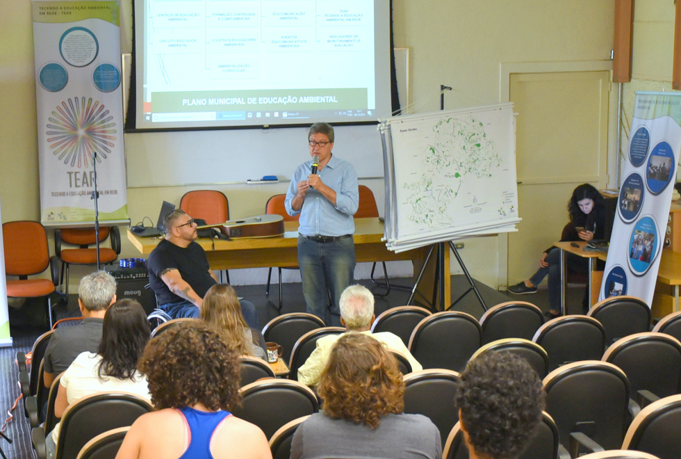 Secretário do Verde, Meio Ambiente e Desenvolvimento Sustentável de Campinas palestra no Instituto de Biologia da Unicamp