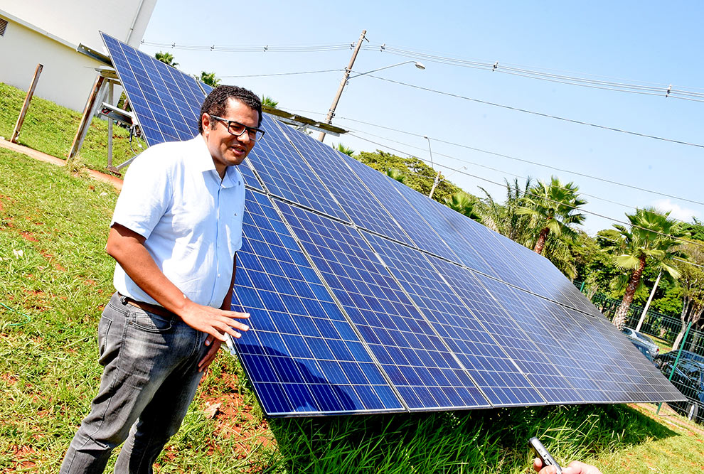 Coordenador do projeto Campus Sustentável Luiz Carlos Pereira da Silva : estimular o uso da geração distribuída para prédios públicos e reduzir as despesas com energia elétrica