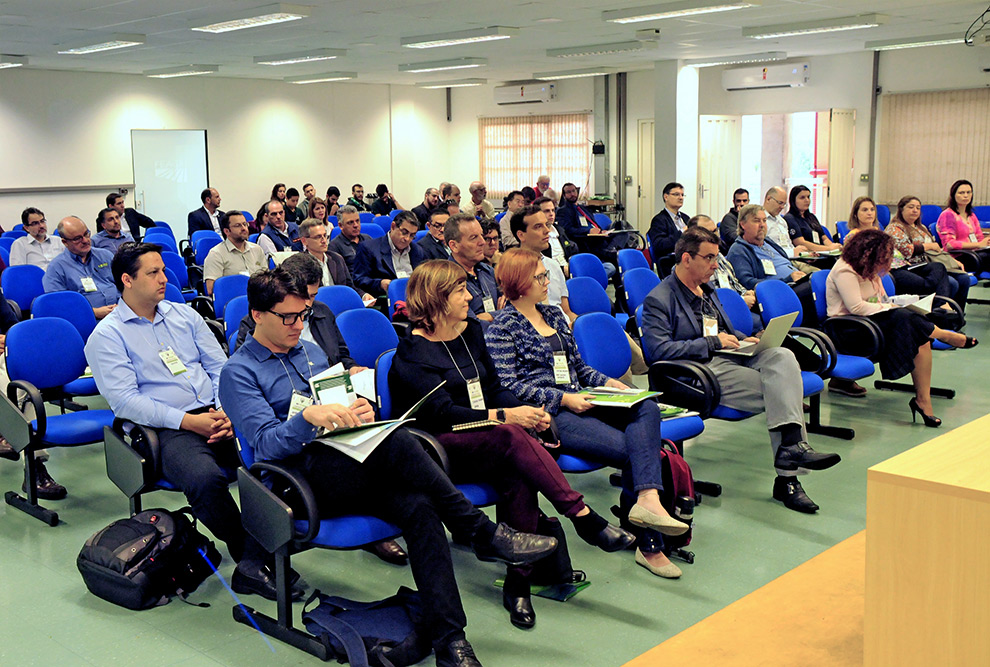 O reitor Marcelo Knobel prestigiou a cerimônia de abertura do workshop