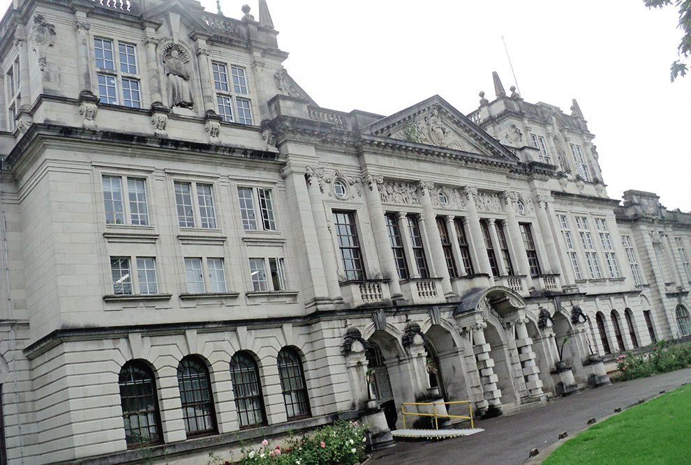 Um dos prédios da Cardiff University
