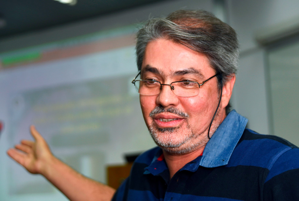 Eduardo Miranda durante a palestra