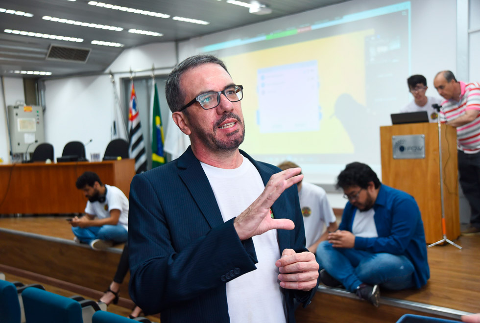 Coordenador do projeto, Marcelo Guzzo explica que Animafísica auxilia na atualização do ensino