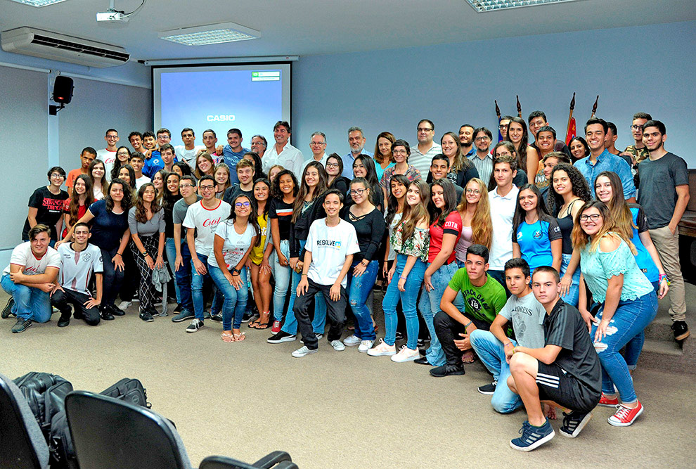 Desde o início do ano estudantes do Cotil cumprem carga de estágio no programa