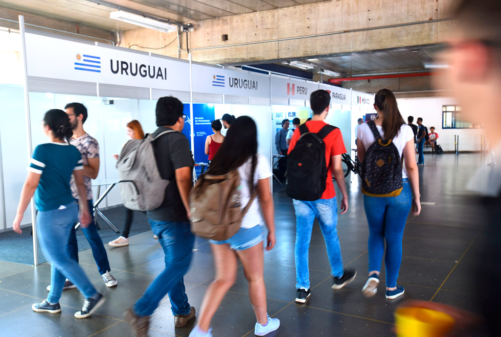 Estandes de diversos países da América Latina apresentaram oportunidades de intercâmbio