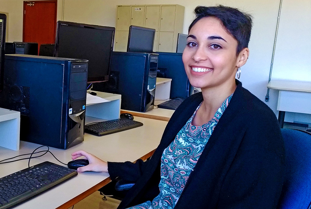A aluna Laís Camargo Novaes recebeu o prêmio da Geological Society of London para o desenvolvimento de sua pesquisa. Crédito: Divulgação.