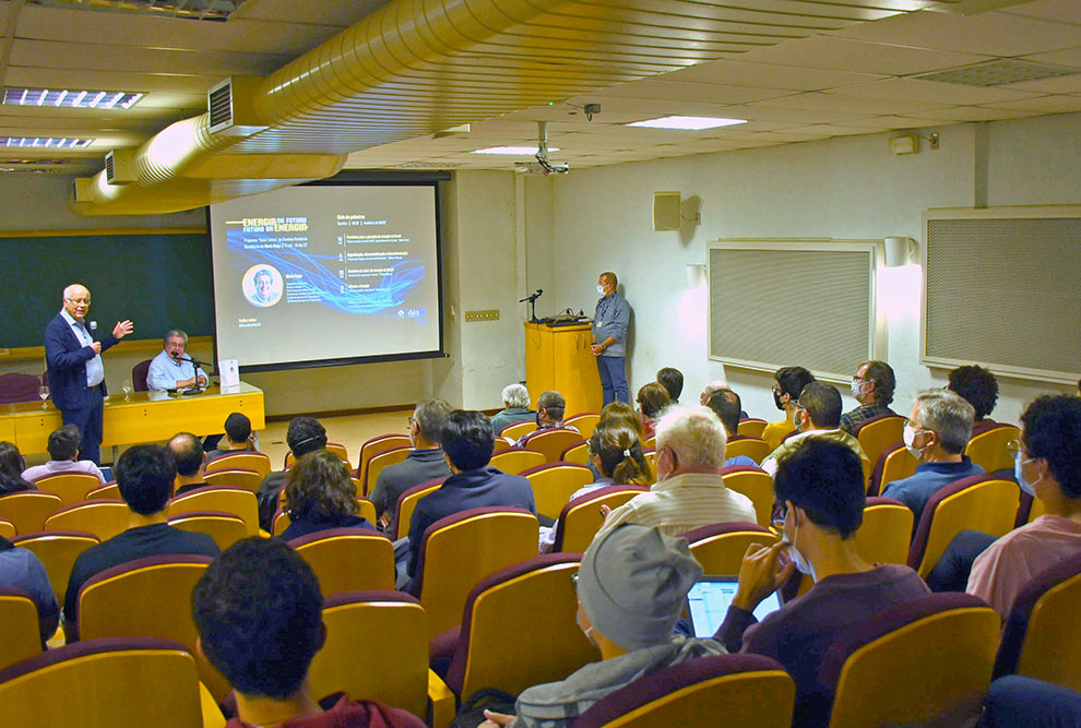Palestra inaugural foi realizada no auditório de Instituto de Matemática, Estatística e Computação Científica
