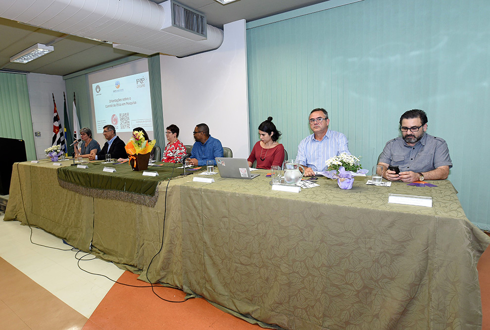mesa de workshop de lançamento das atividades do Comitê de Ética em Pesquisa em Ciências Humanas e Sociais