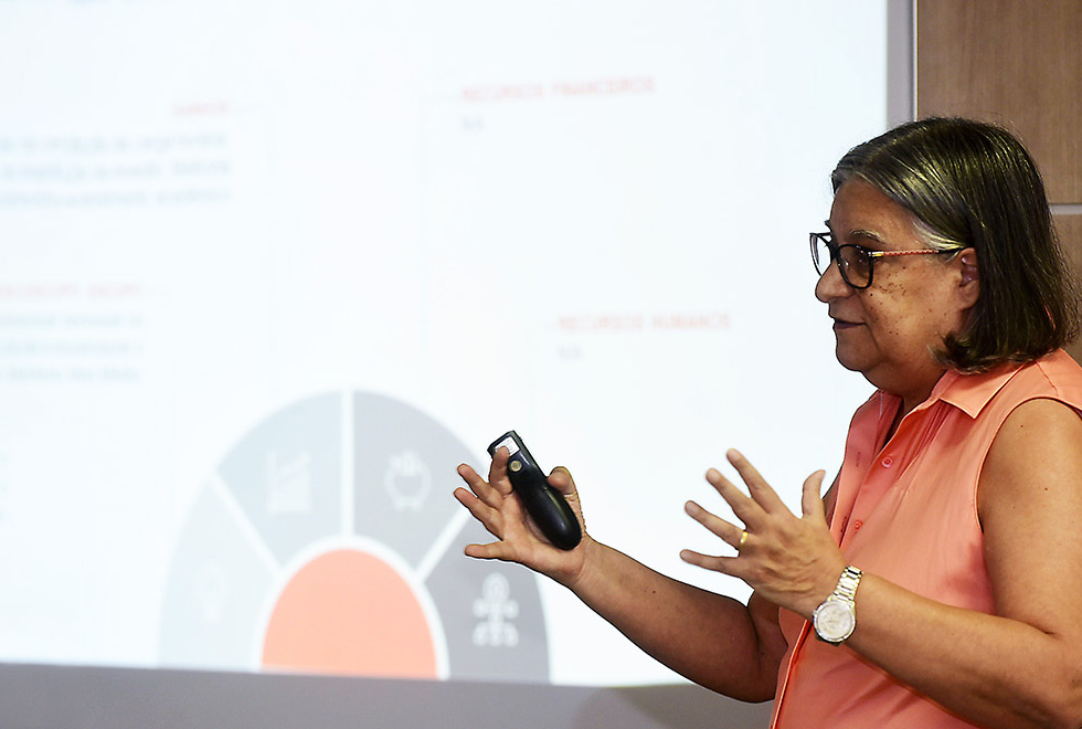 A professora Teresa Dib Zambon Atvars, coordenadora geral da Universidade