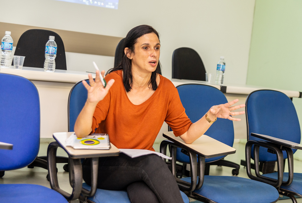 Heloísa de Souza, psicóloga e professora da PUC, explica pesquisa sobre mulheres trans e trabalho