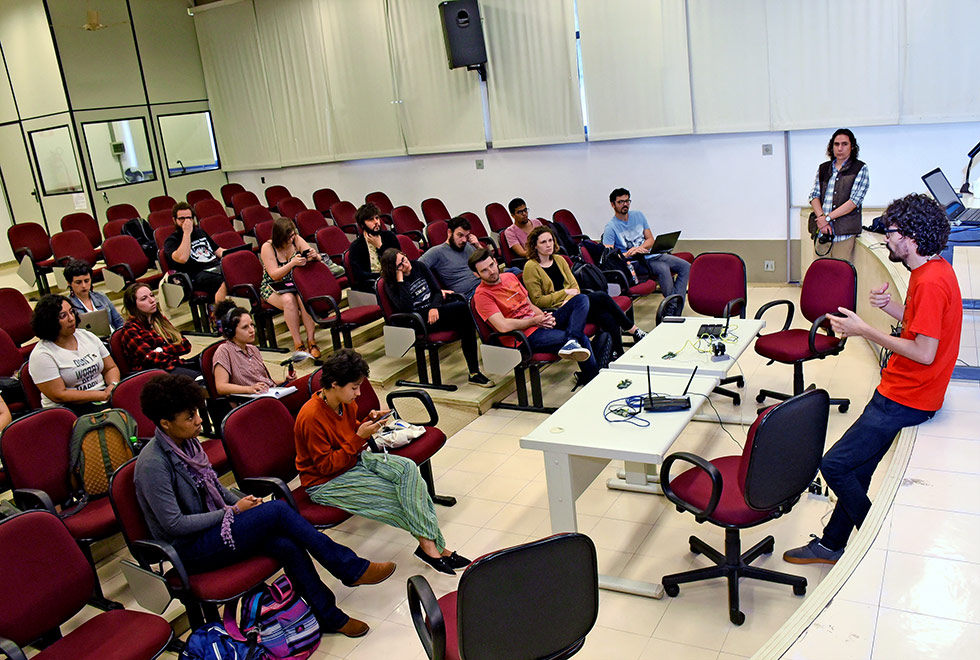 auditório com estudantes