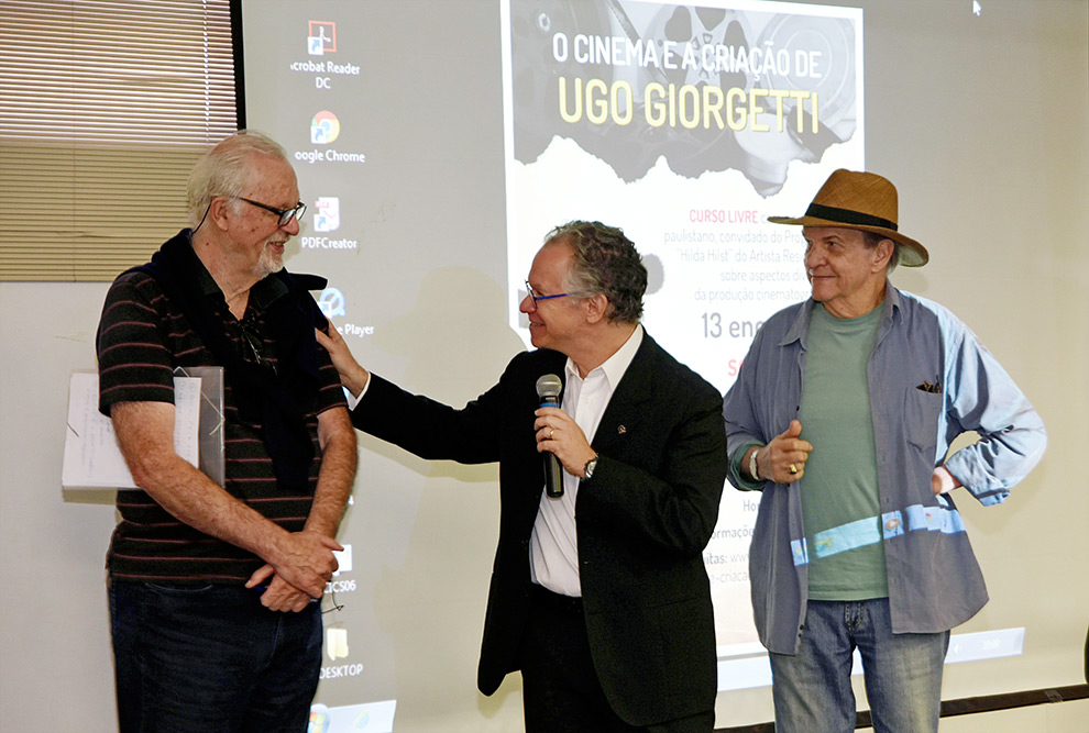 Reitor Marcelo Knobel aparece na foto junto com o cineasta e Carlos Vogt