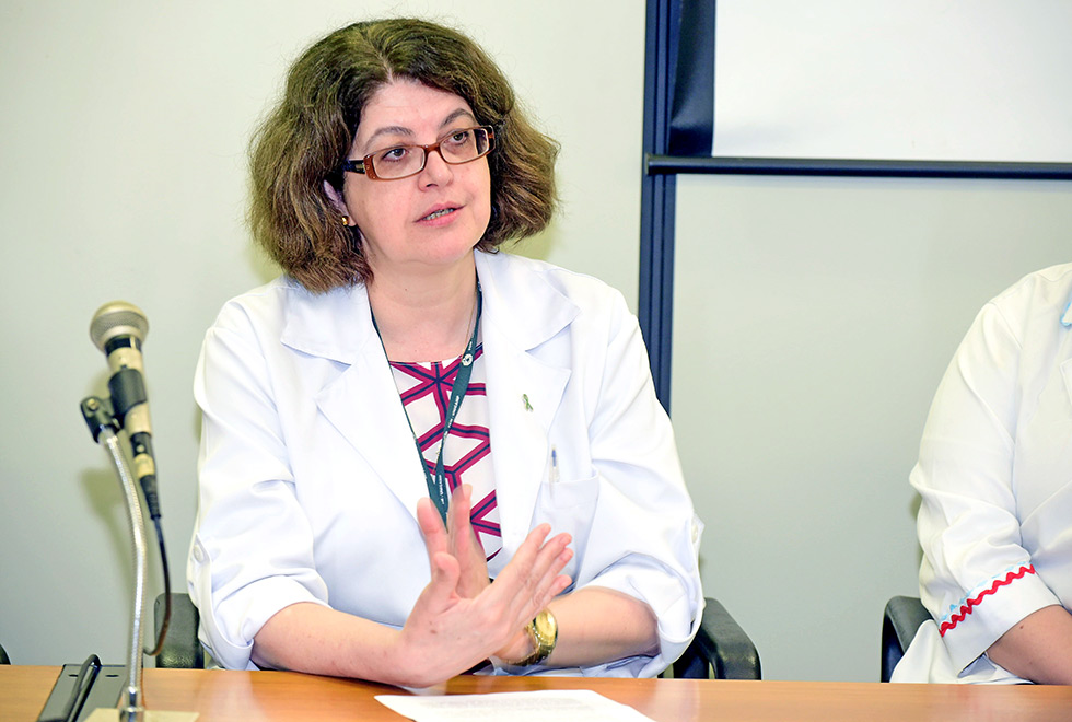 Marilda Mazzali, médica da área de nefrologia do HC concede entrevista no auditório da superintendência do hospital