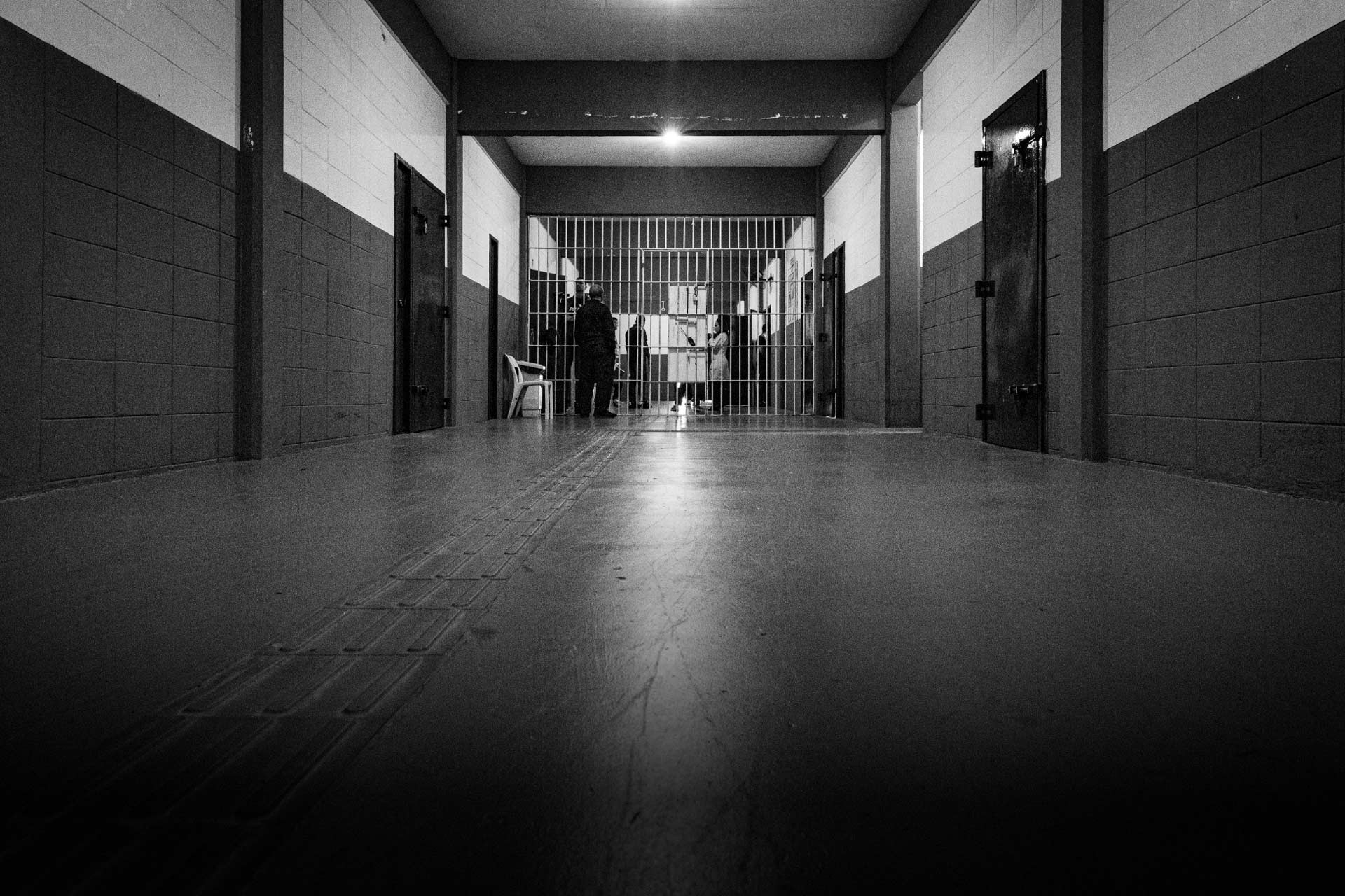 Audiodescrição: imagem em preto e branco,