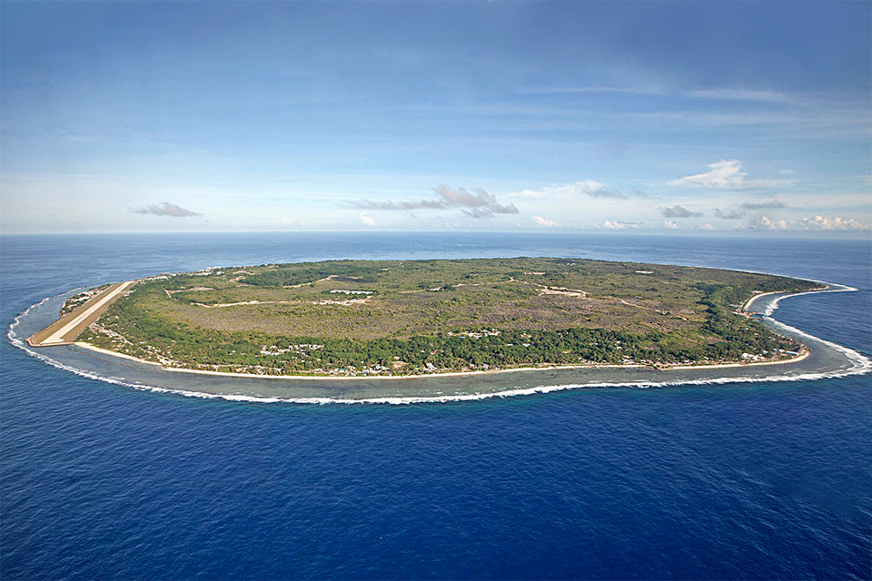 Nauru, que era apenas uma pedra rica em fosfato no meio do mar e se tornou um “país” inviável quando o minério acabou, ganhou esplendor com a chegada dos bilhões e bilhões de dólares da Rússia