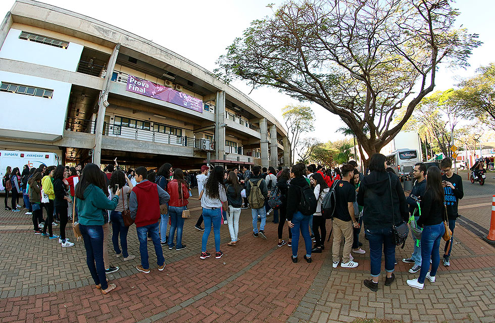 Estudantes aguardam o início das provas durante a 10a edição da ONHB