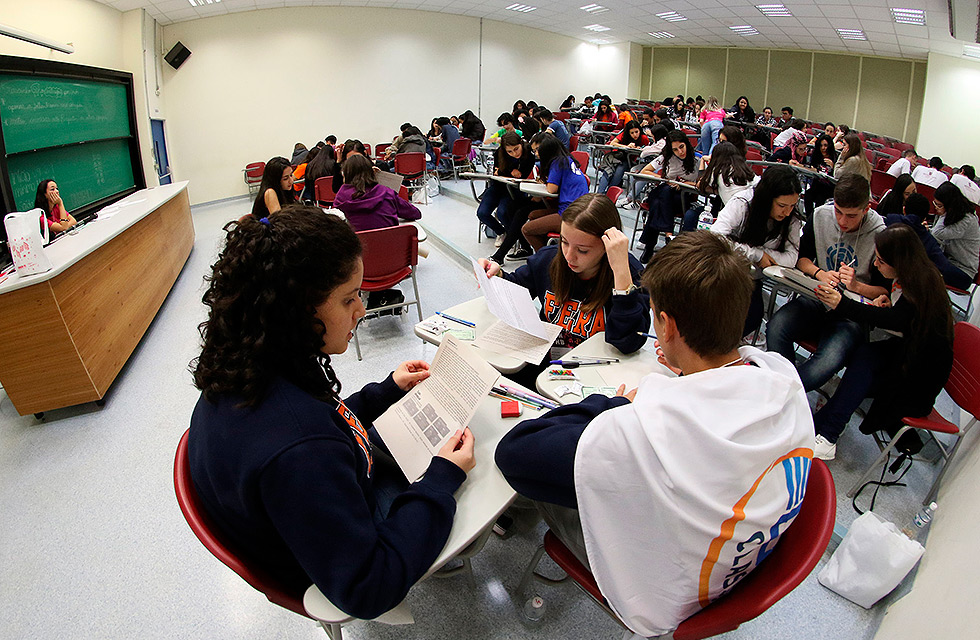 Estudantes durante as provas na 10a. ONHB. Este ano foram 73 mil inscritos