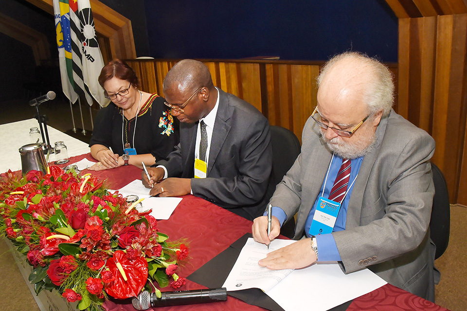 Visitas e convênios