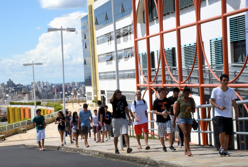 Chegada de estudantes na Unip, em Campinas