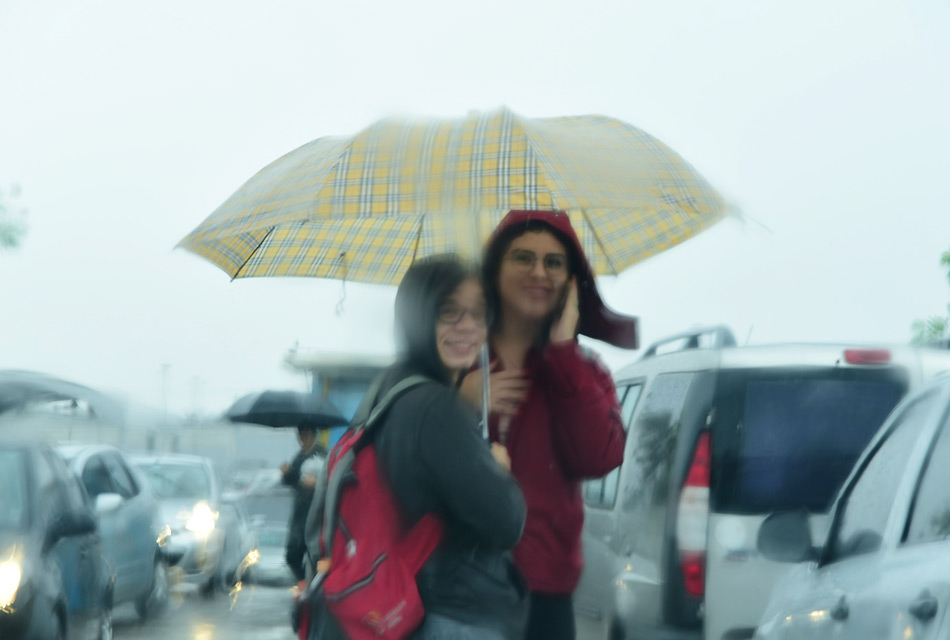 Chuva no local de prova da segunda fase do Vestibular Unicamp