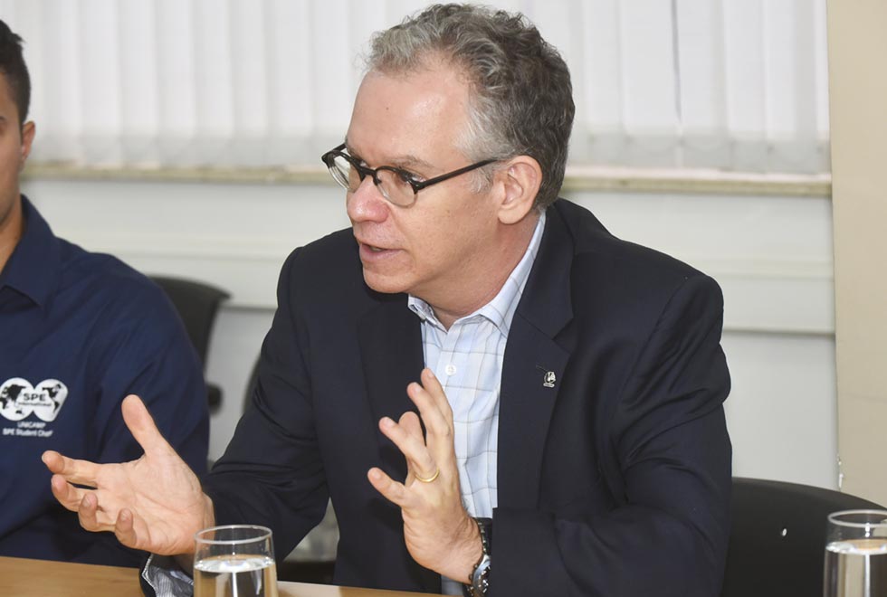 O reitor da Unicamp recebe diretor geral da ANP