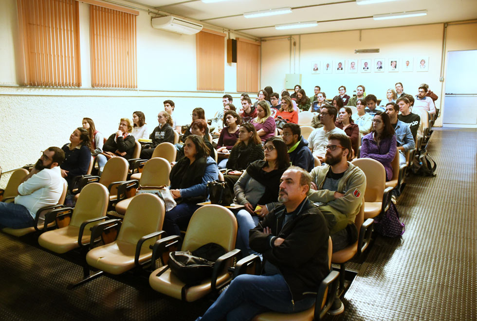 Evento na sala da congregação reúne especialistas e portadores de esquizofrenia